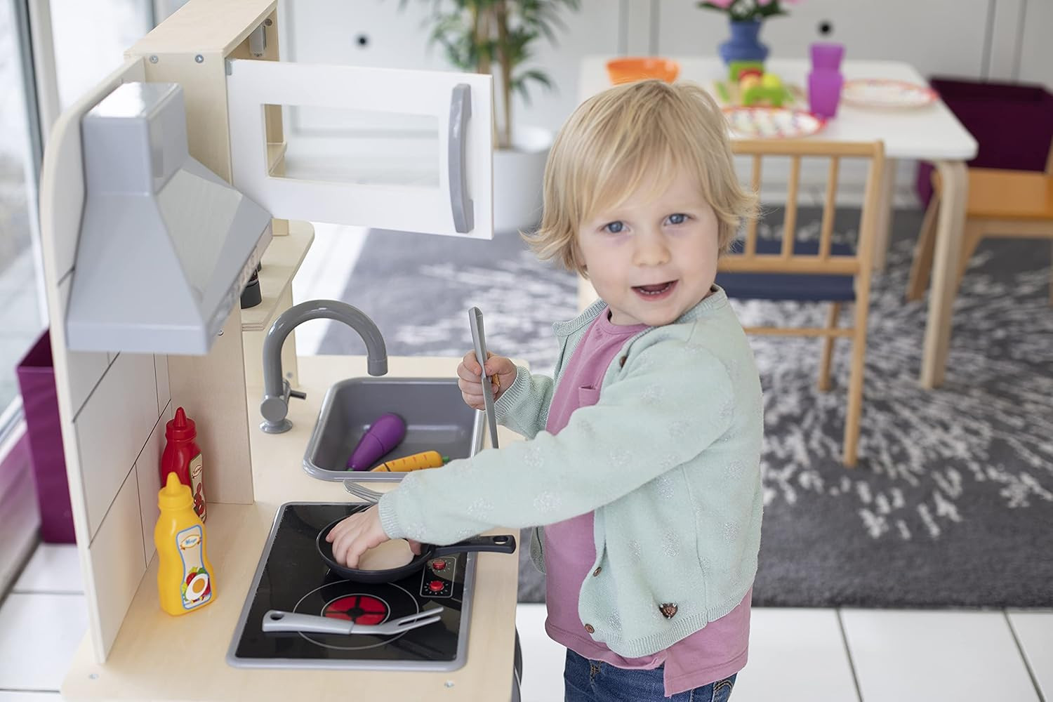 Spielküche aus Kiefern- und Lindenholz