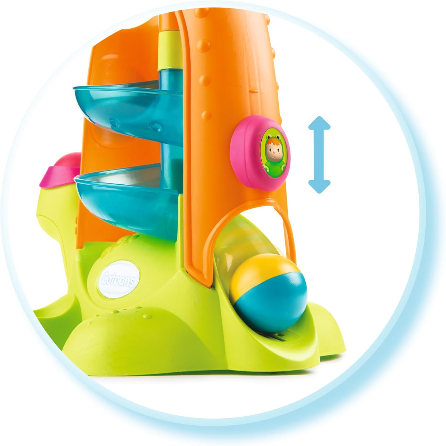 Süße Schildkröte mit Kugelbahn