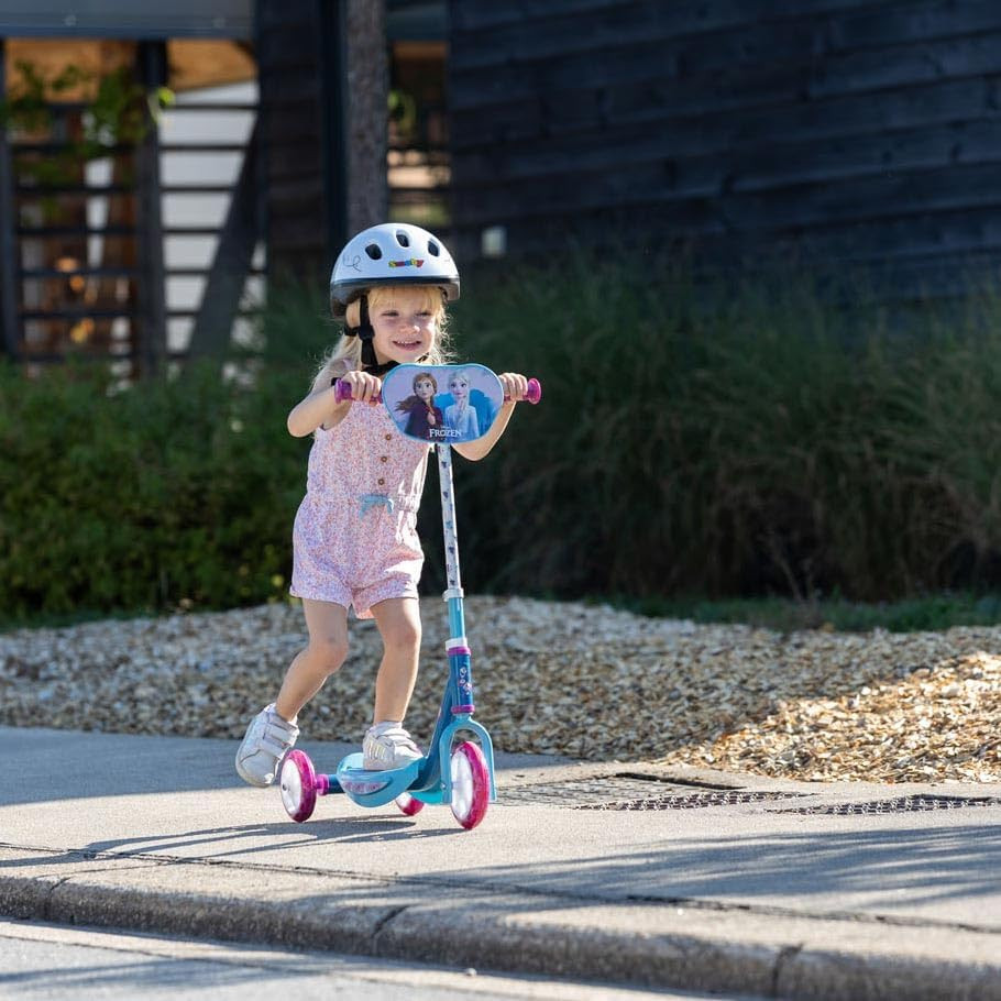 Patinete de tres ruedas congelado
