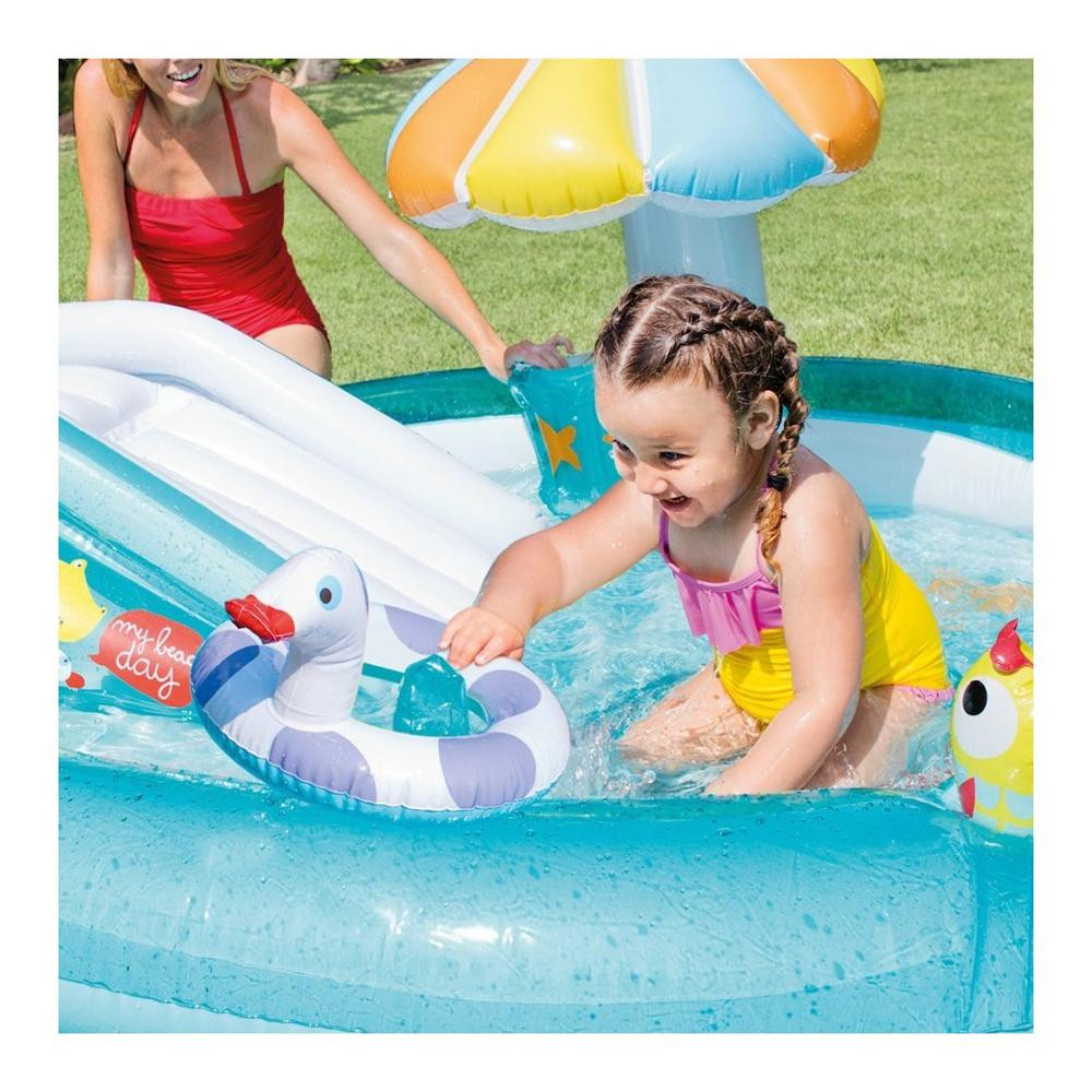 Piscina hinchable con forma de caimán